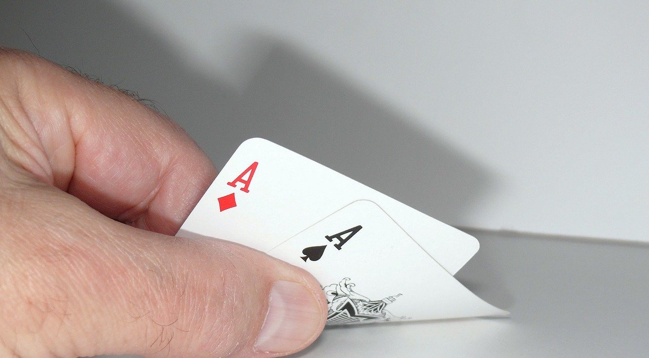 The sequence of playing Online Poker